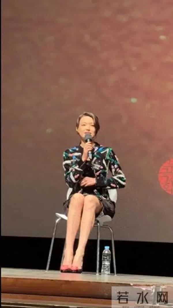 有网友说舒淇也扛不住的丑衣服出现了