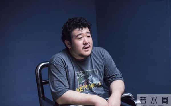 秦卫东：看脸一米六实际有一米九二，喝酒喝到脱相