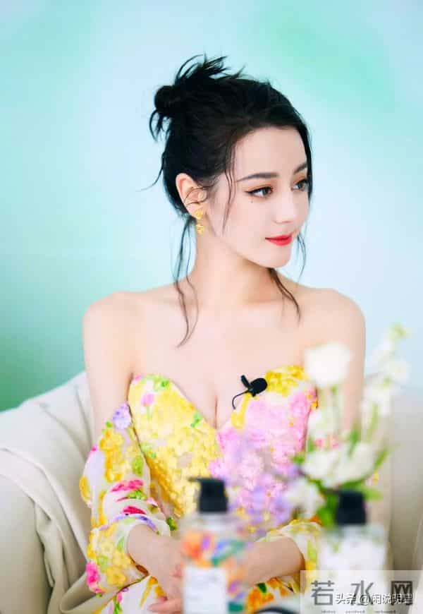 迪丽热巴—珍藏性感照：这“异域神颜”太蛊！每一张都是心脏暴击