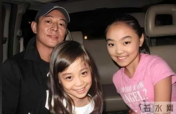 62岁李连杰近况：光膀“证清白”，曾说后事从简，树葬海葬都可以