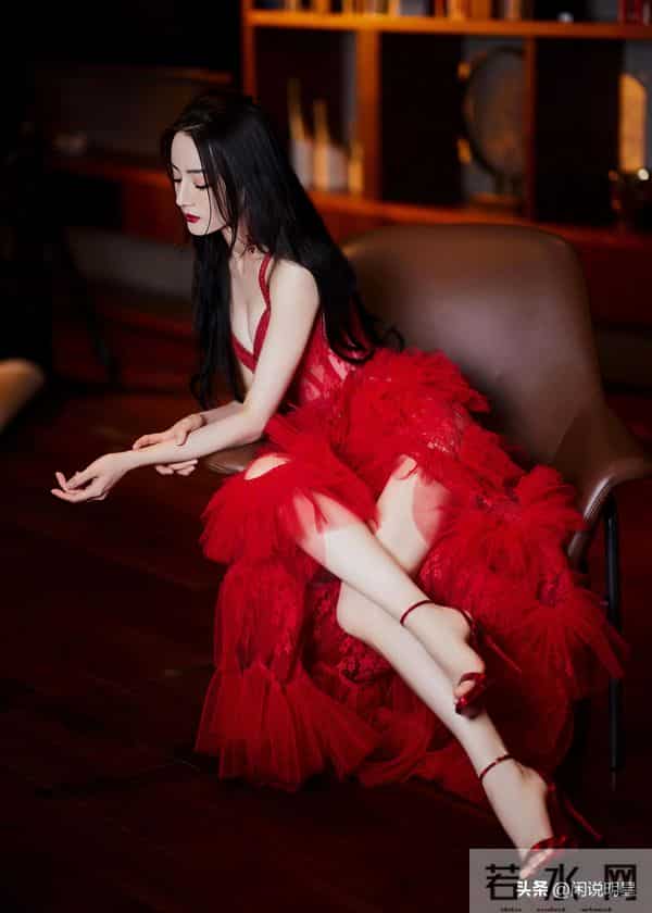 迪丽热巴—珍藏性感照：这“异域神颜”太蛊！每一张都是心脏暴击