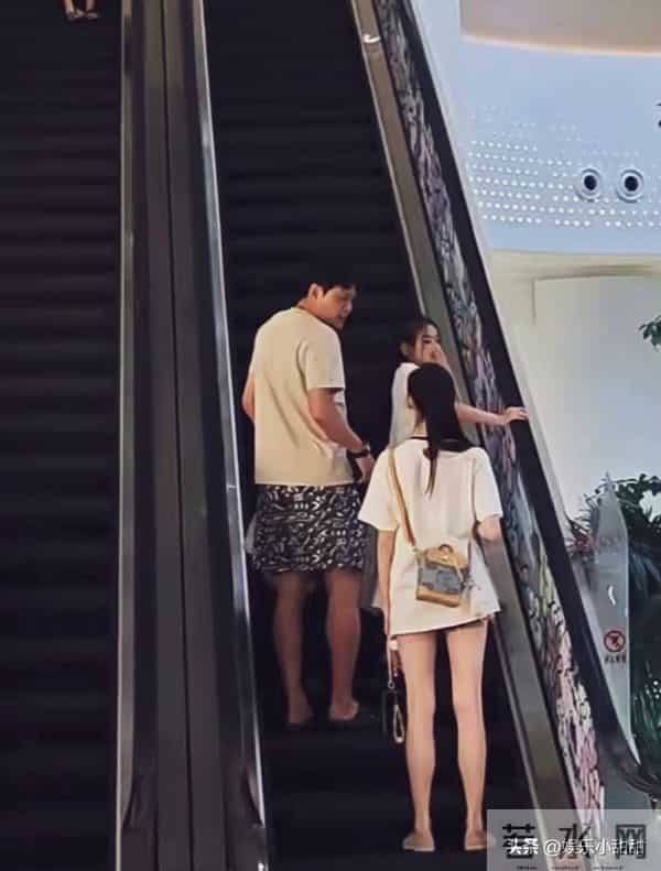 羡慕不来？范志毅娶小17岁高个女神，逛街画风却成“爸爸和女儿”