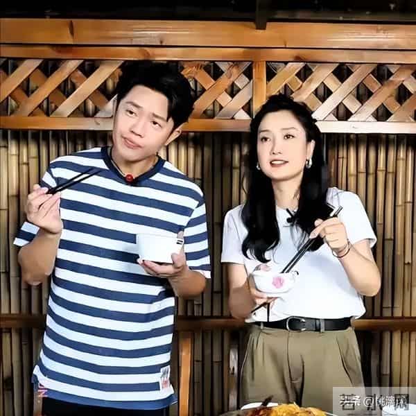 凤凰传奇的44岁玲花，怕是走上了玖月奇迹王小玮的“老路”