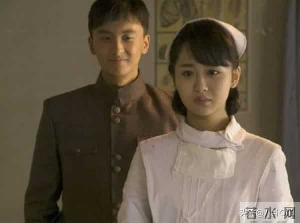 33岁杨紫生日晒全家福,爸妈气质出众亮眼,一家三口太幸福