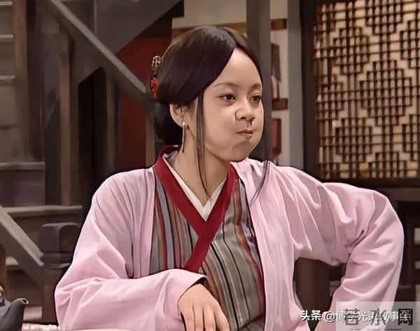 闫妮辽宁街头被偶遇 ，生图显面部浮肿状态真实