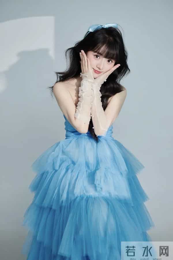 汤音璇｜梦幻蓝裙少女，甜美可爱，举手投足间尽显优雅！
