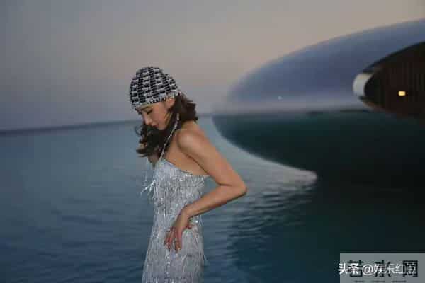 和陈赫离婚10年后，晒出情侣泳装照的许婧，没给前夫留一丝体面