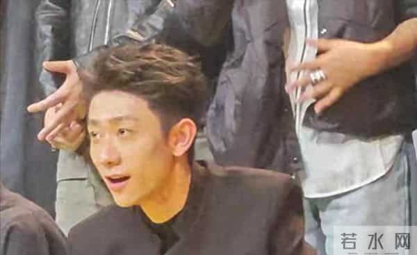 被“发腮”的张一山惊艳,33岁终于长开,网友:杨紫得避嫌了