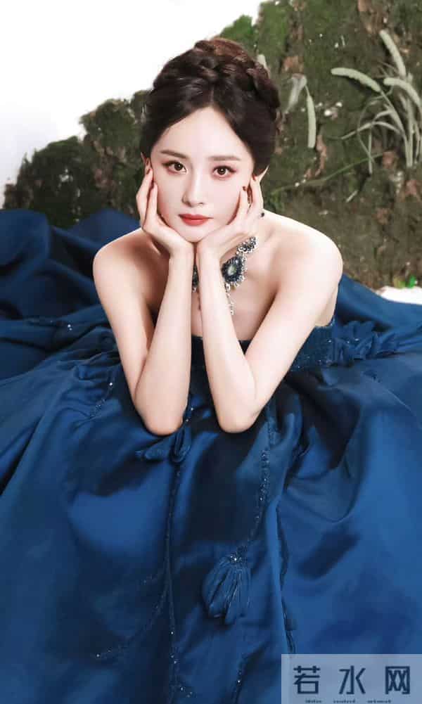 杨幂——蓝色抹胸长裙,太美了