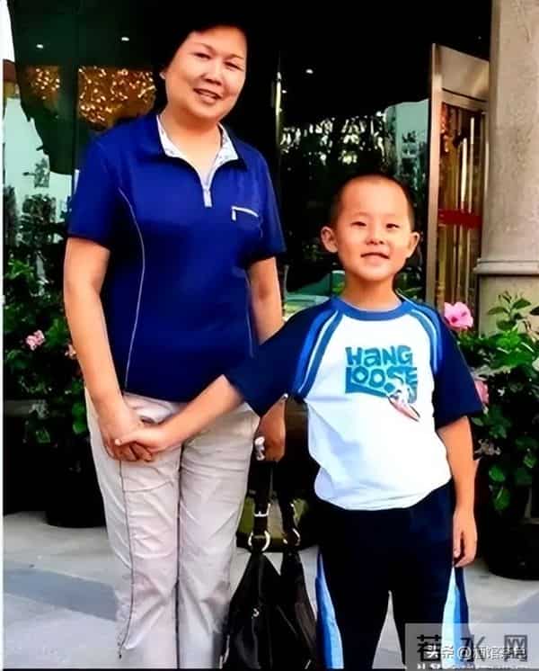 邢志斌主持《新闻联播》28年，退休被疑“晚节不保”，如今怎样了