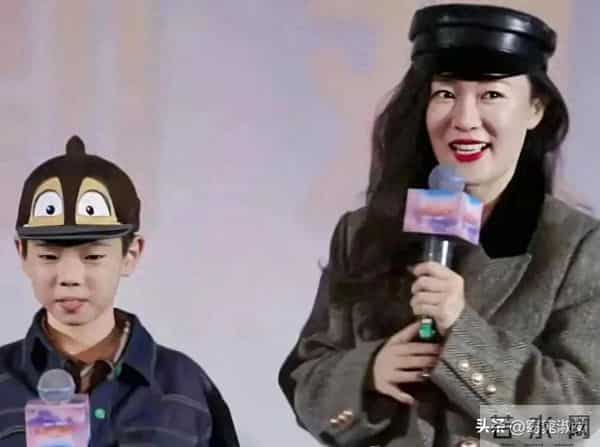 霍思燕带儿子出席活动，嗯哼凸嘴龅牙变化大，网友称是腺样体面容