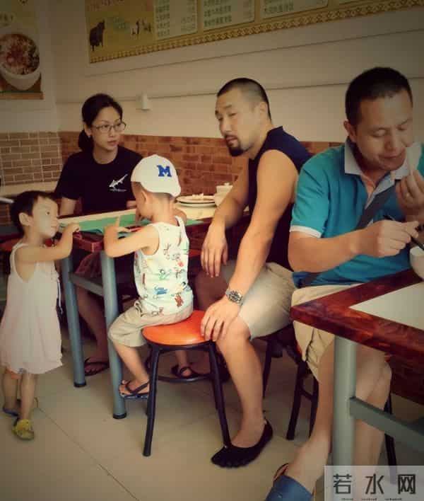 她是香港第一美女，拒绝刘德华求婚后，如今成路人美貌依旧！