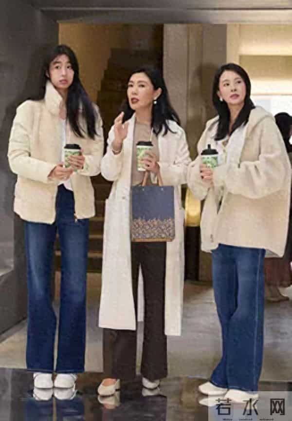 佟大为妻女看展 17岁大女儿身高近180 发育惊人 长得像爸爸 妈妈最美