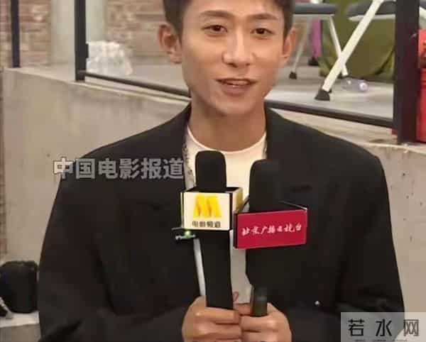 被“发腮”的张一山惊艳,33岁终于长开,网友:杨紫得避嫌了