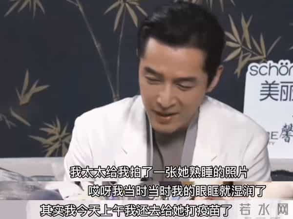 胡歌一家3口现身上海乐高，小茉莉坐推车好可爱，黄曦宁阻止拍照