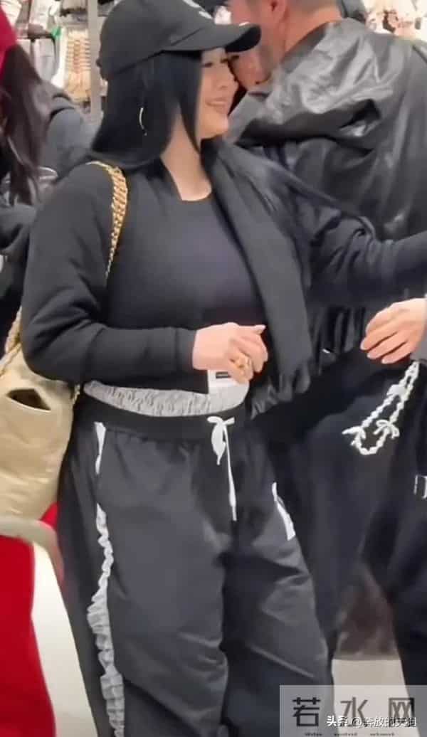 钟丽缇这体格，看上去壮的像头牛，膀大腰圆的，感觉得有70公斤