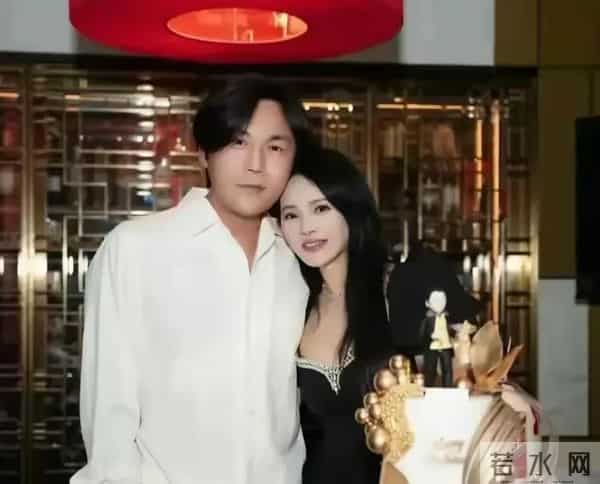 秦昊伊能静牵手逛巴黎，秦昊的大肚腩，伊能静下垂的妈妈臀太抢镜