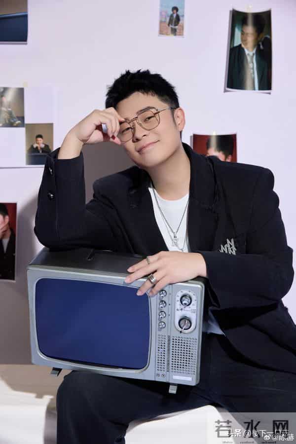 陈赫生日照凹造型耍帅 邓超喊话40岁了稳重点 鹿晗让他少吃小龙虾