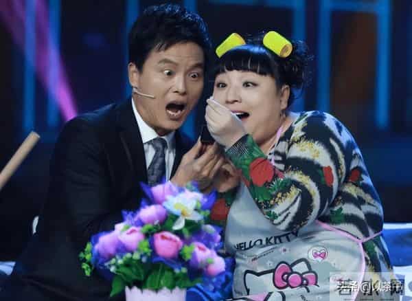 68岁曲协副主席:师从李金斗,二婚娶小30岁洋妻,生俩混血女儿