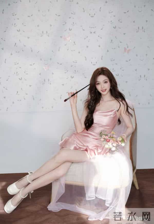 甜美御姐吴宣仪,又甜又酷!