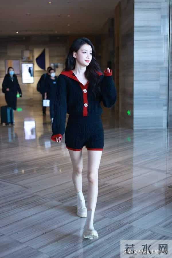 超短热裤+美腿｜孙怡