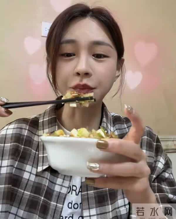 沈梦辰私密饭局曝光！亲手为汪涵盛汤，51岁涵哥胡子花白惊呆网友