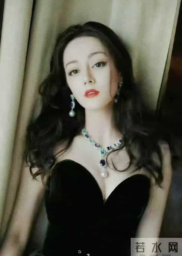 迪丽热巴，性感身材，太完美了