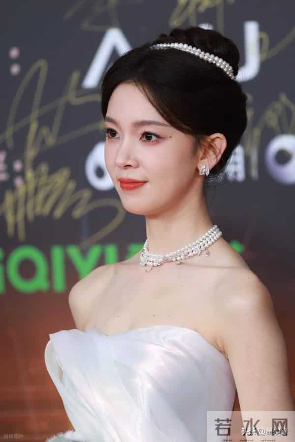 陈瑶亮相2025微博视界大会