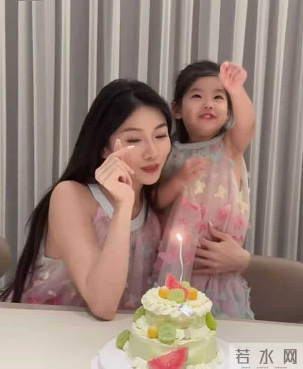 郑恺前女友意外二胎，为双十一直播推迟羊穿，躺床上崩溃到大哭