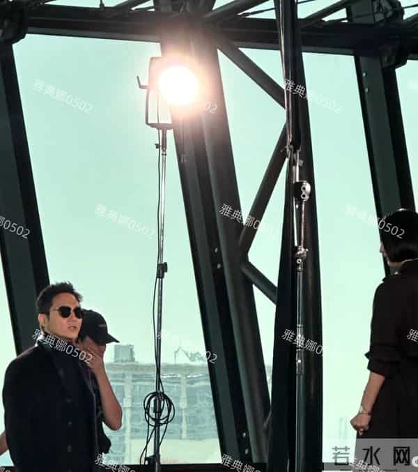 澳门偶遇张智霖拍戏,54岁的他跟39岁的高海宁搭戏像同龄人好年轻