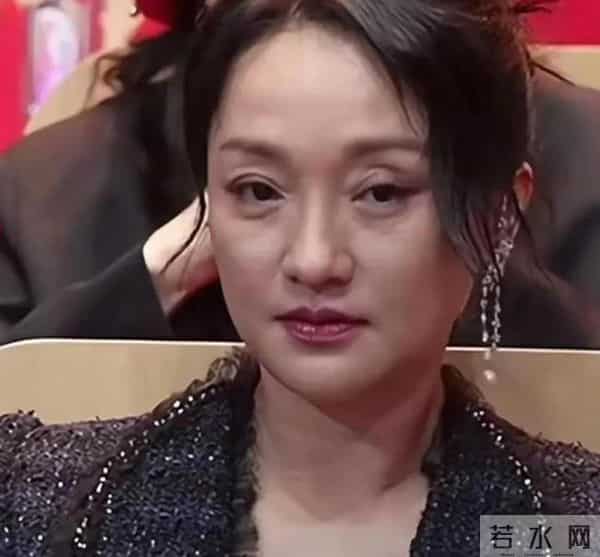 花无百日红!51岁头发花白的周迅,如今的“下场”怪不了别人