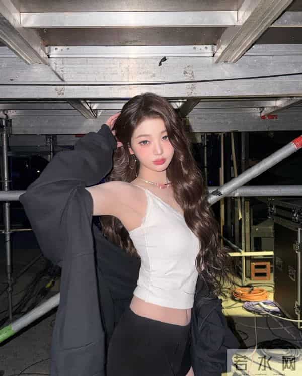 张元英后台美图释出