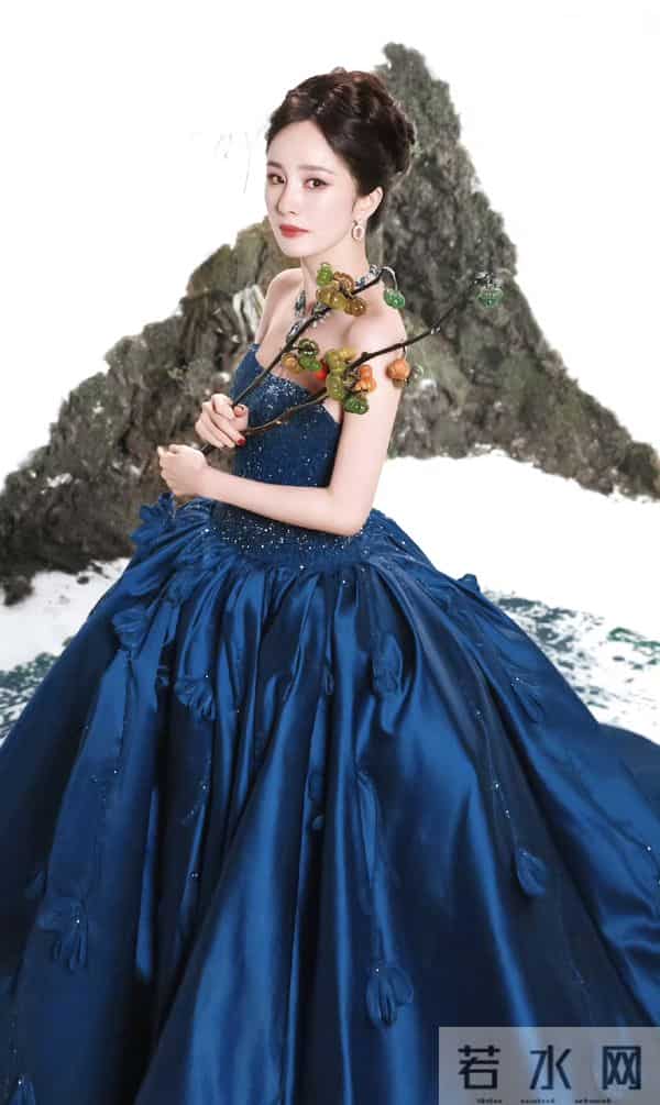 杨幂——蓝色抹胸长裙,太美了