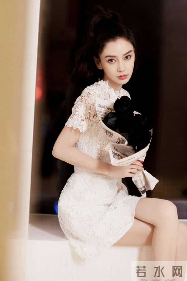 杨颖angelababy 白色蕾丝短裙,人漂亮腿好看