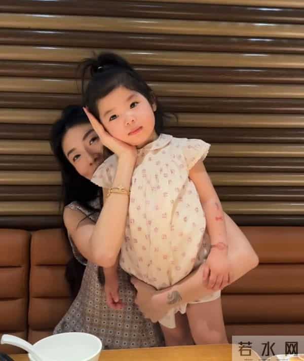 35岁程晓玥官宣怀二胎,但却开心不起来,直言这又是一场意外