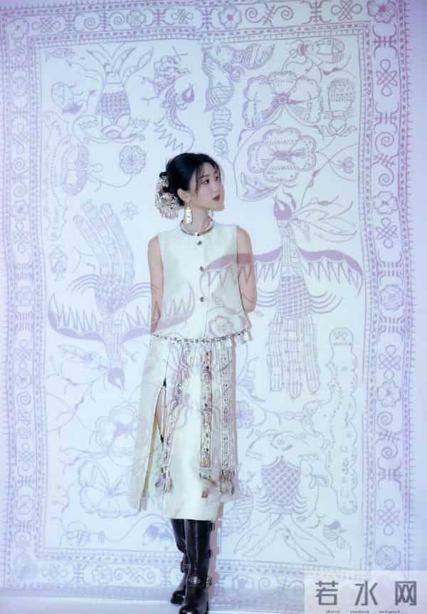 毛晓彤出席线下活动,又漂亮又明媚,皮肤白到发光少女感十足呀!