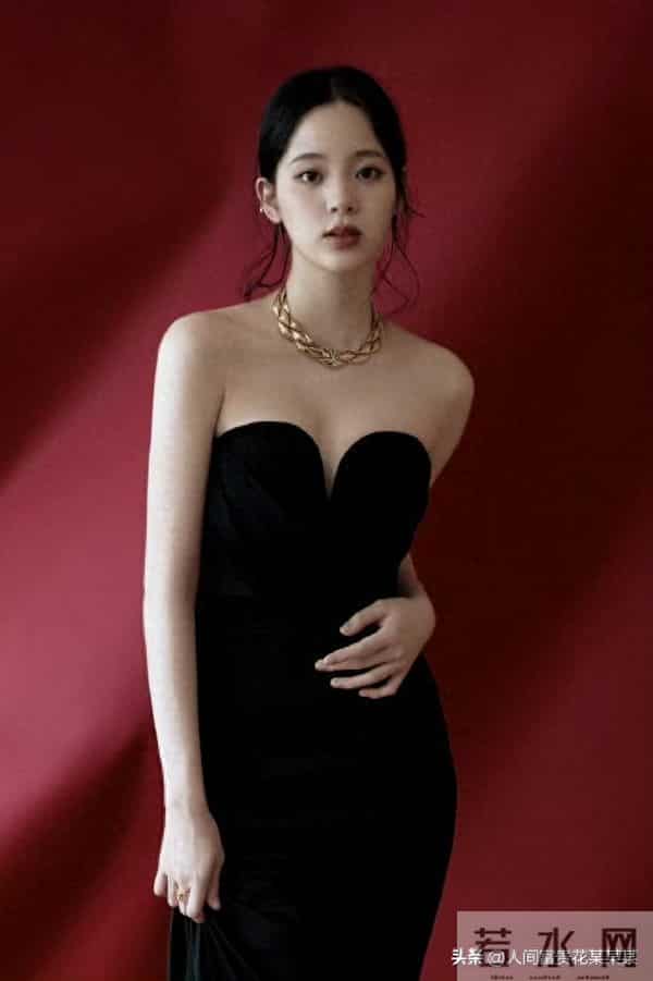 欧阳娜娜 抹胸裙太美了