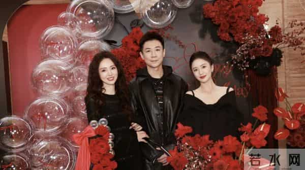 董璇46岁庆生照孕味明显，端蛋糕腹部微隆起，女儿小酒窝颜值出众