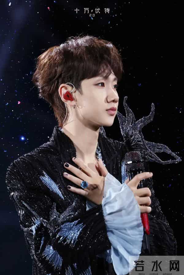 歌手汪苏泷将不再于任何场合接收信件,工作室发文谴责私生饭:长期蹲守、进酒店偷拍、追车别车等行为,严重侵犯艺人隐私,危及公共安全