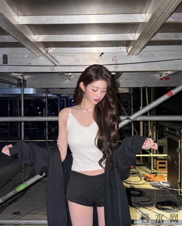 张元英后台美图释出