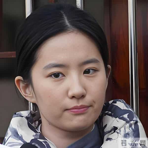 我的天！刘亦菲真人居然长这样？素颜我直接看傻了