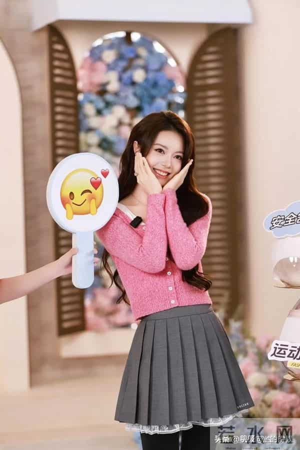 赵今麦｜厚黑+超短jk裙