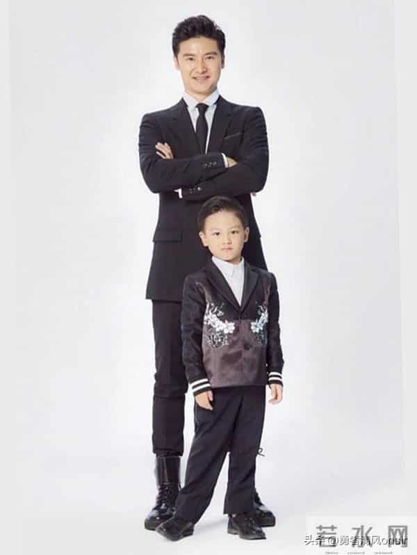 田亮晒照为儿子庆生,14岁田宸宇阳光帅气,身高近180全家最高