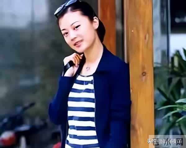 前央视主持人为爱情放弃国籍,走投无路回国,如今她过的怎样了