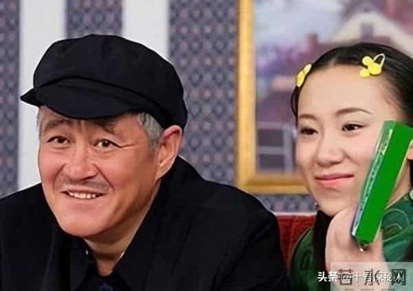 一手好牌打得稀烂！从春晚笑星到县城卖唱，丫蛋的今天怪不了别人