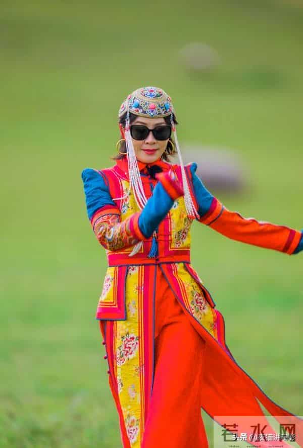 钱再多有什么用!独居日本、丁克17年的梁朝伟,印证了张国荣的话