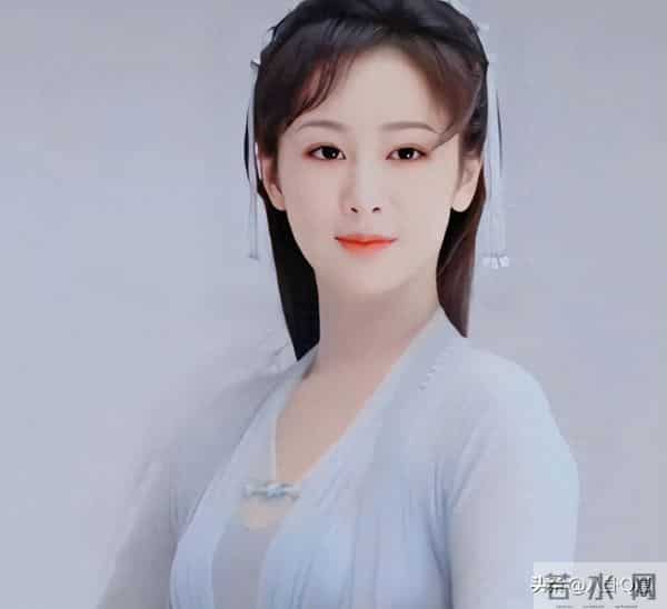 33岁杨紫生日晒全家福，爸妈气质出众亮眼，一家三口太幸福