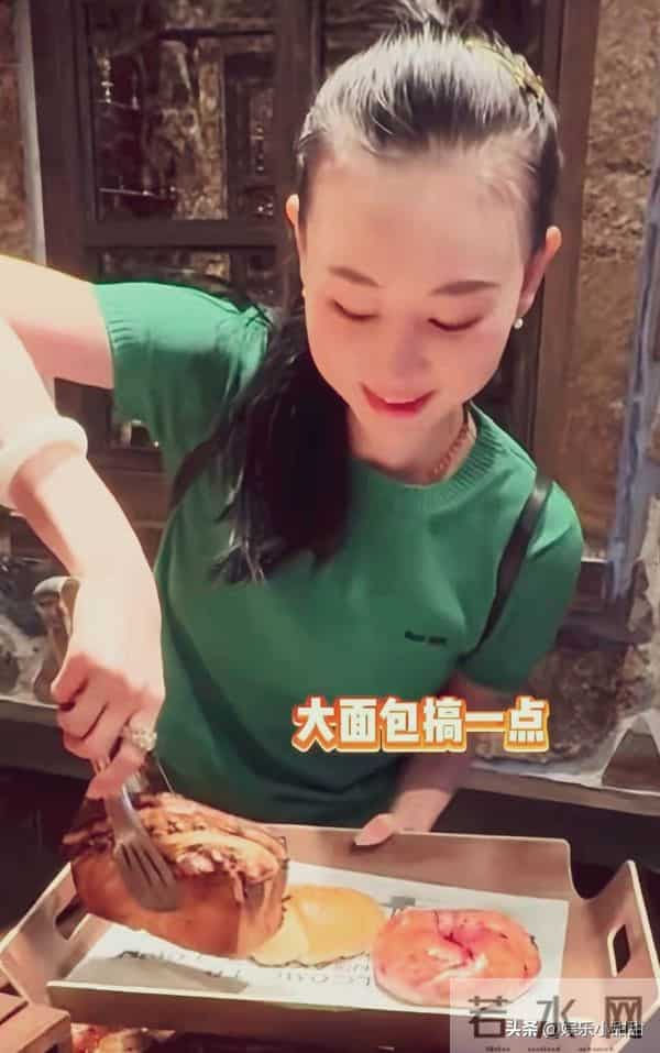 羡慕不来？范志毅娶小17岁高个女神，逛街画风却成“爸爸和女儿”