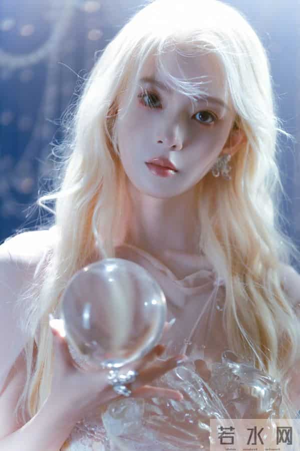 陈瑶金发造型:坠入幻梦的精灵系美学