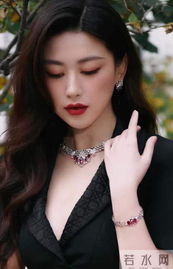 朱珠分享最新美照